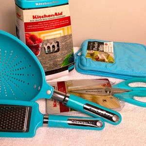 Kitchen Aid Crystal Blue Bundle 6 pieces kitchen aid accessories